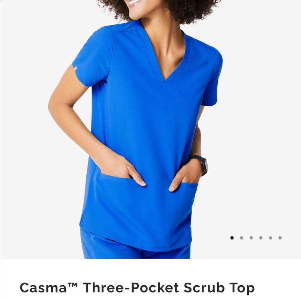 Brand new never worn Figs Casma 3 pocket scrub top